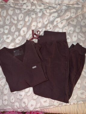 Figs Dirty Chai V-Neck Scrub Top and Jogger Pants